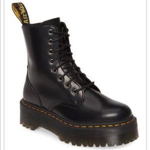 Brand new. Only worn a few times.